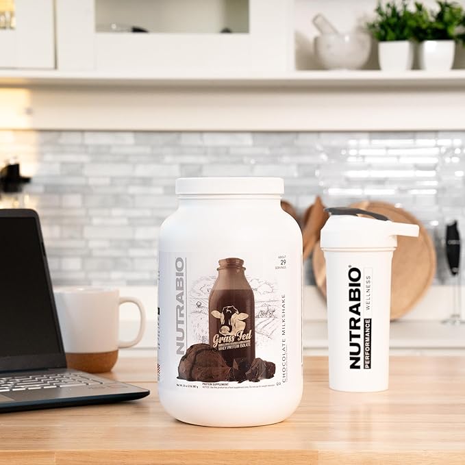 NutraBio Grass Fed Whey Isolate Protein Powder - 25G of Protein Per Scoop - Sugar Free Natural Lean Muscle Protein Supplement - Chocolate - 2 Pounds 29 Servings